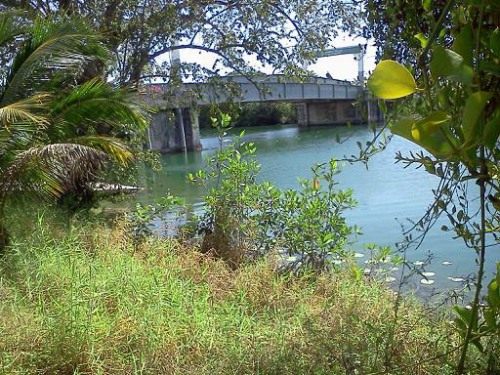 Bridge linking Mexico and Belize.